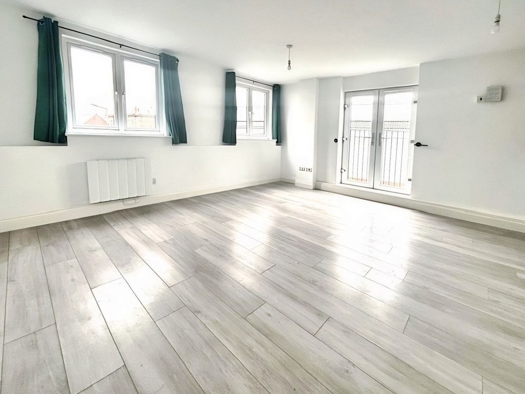 Property photo 3 of 8 Pbox-Img.Jpg