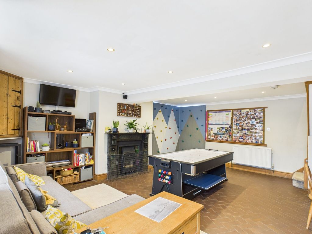 Property photo 2 of 30