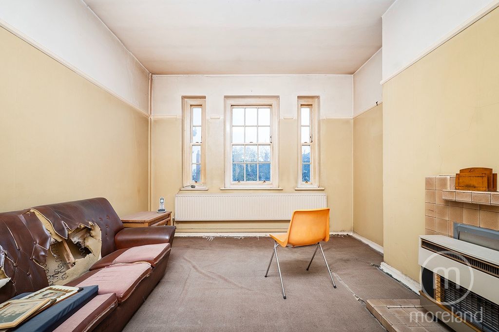 Property photo 2 of 11 4049463