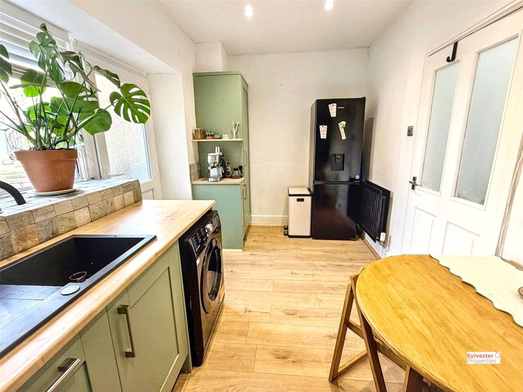 Property photo 3 of 17 Picture No. 18