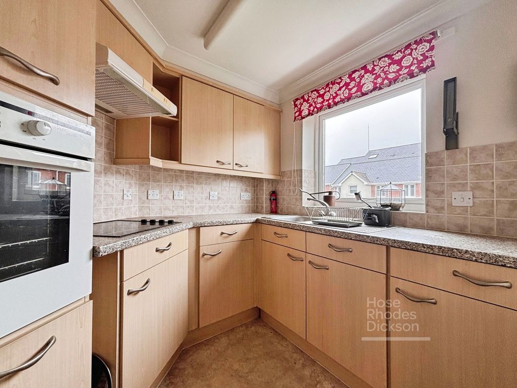 Property photo 2 of 11 Kitchen