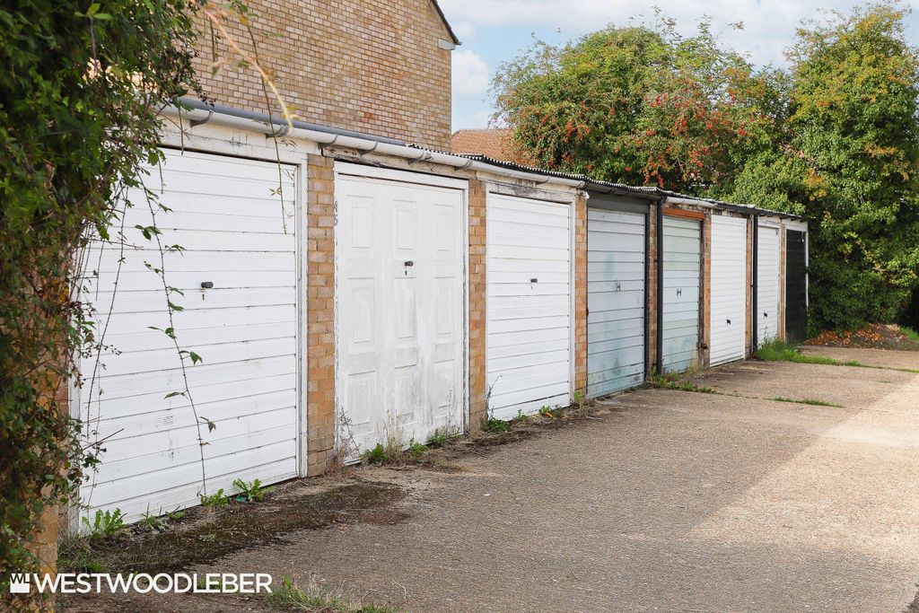 Property photo 1 of 2