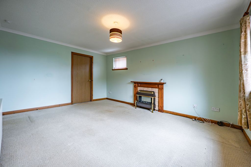 Property photo 2 of 25