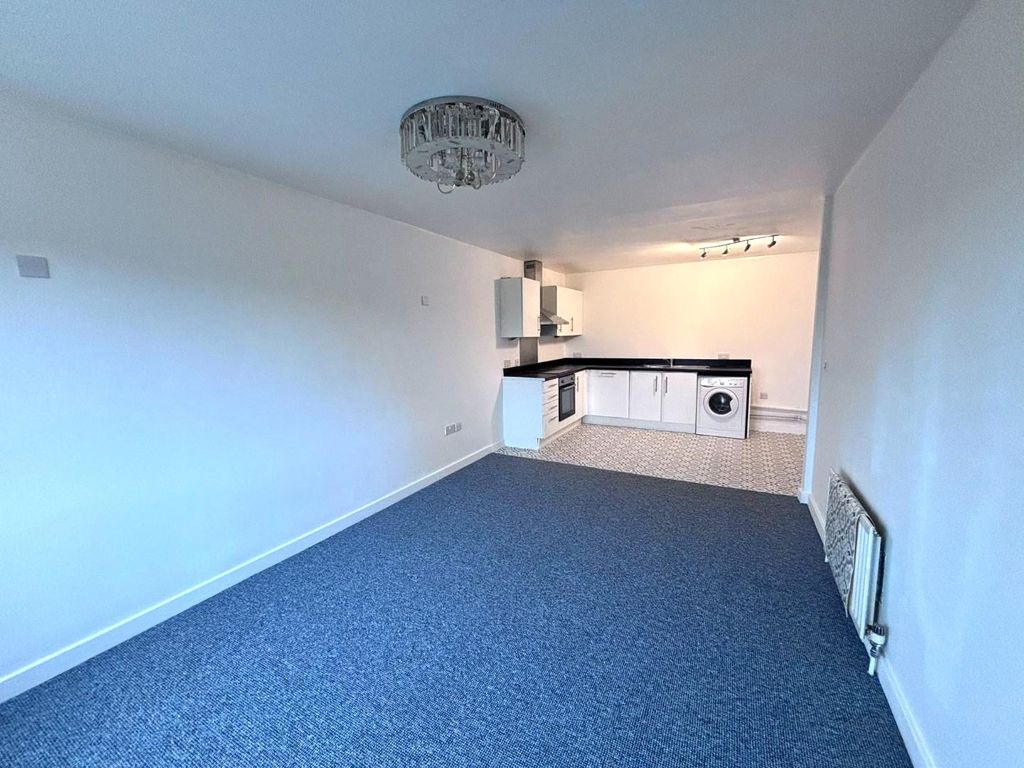 Property photo 3 of 12 d92d84d7-Fbe6-482A-B63d-97F9F686E823 (2).Jpg