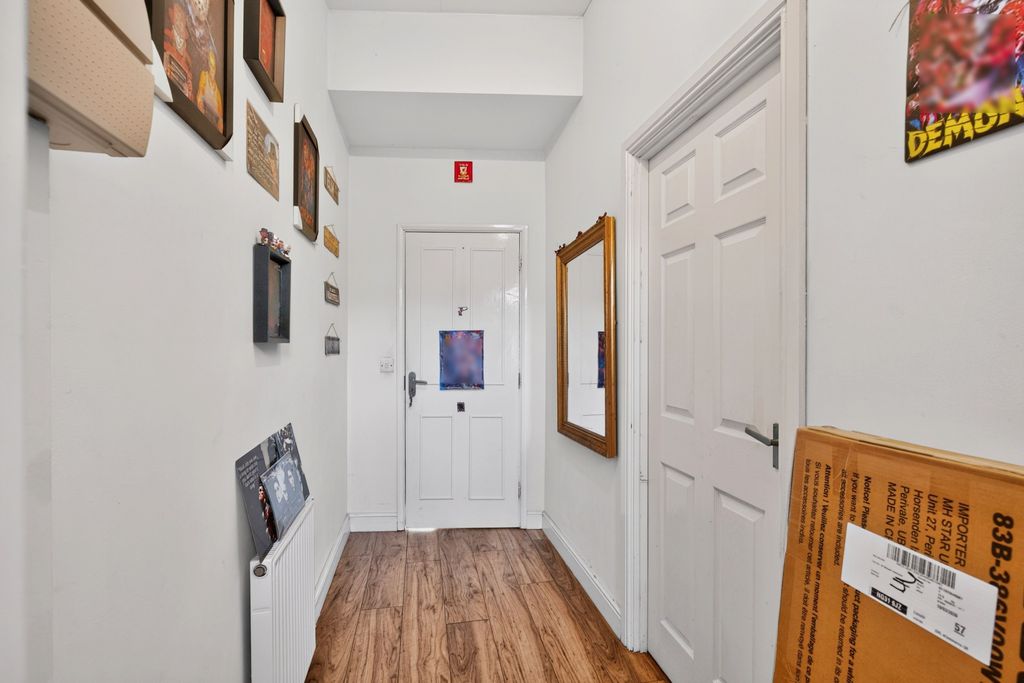 Property photo 2 of 27