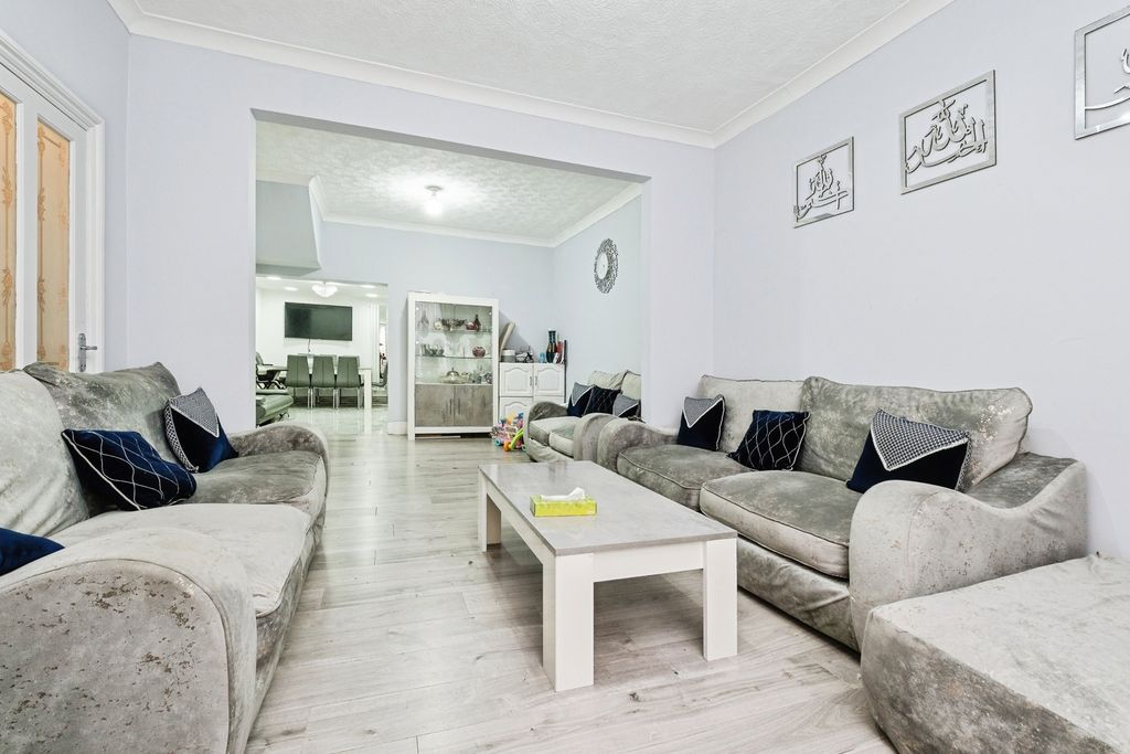 Property photo 2 of 22 Pbox-Img.Jpg