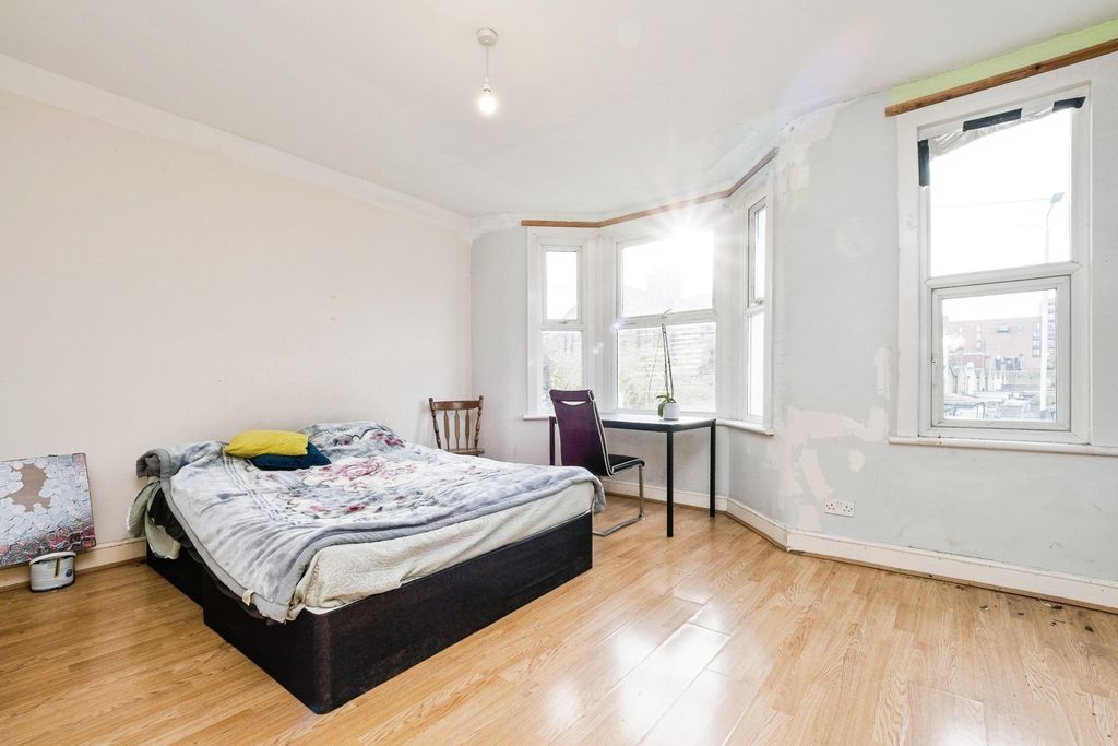 Property photo 3 of 17 Photo