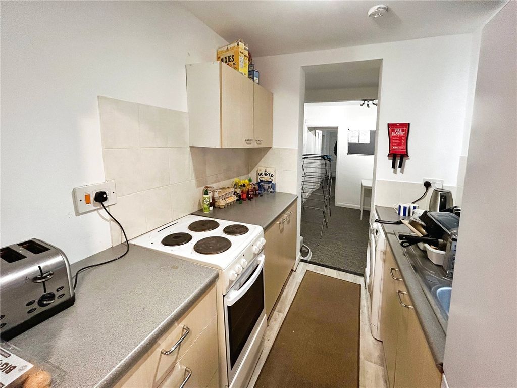 Property photo 2 of 10 Kitchen