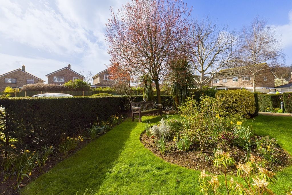 Property photo 2 of 11 Communal Gardens