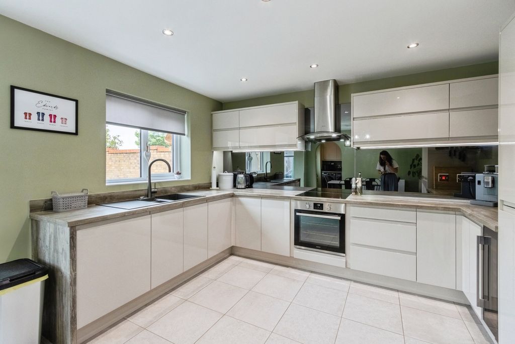 Property photo 3 of 20 Pbox-Img.Jpg