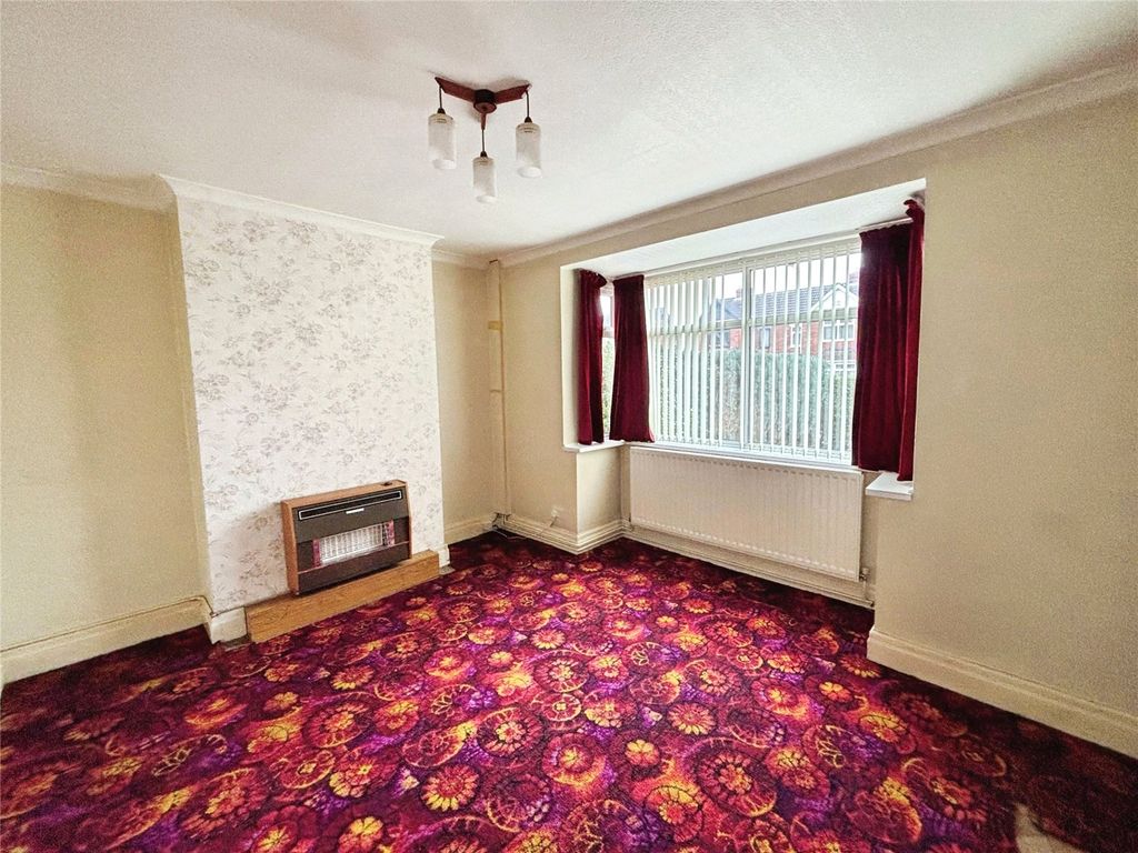 Property photo 3 of 13 Lounge