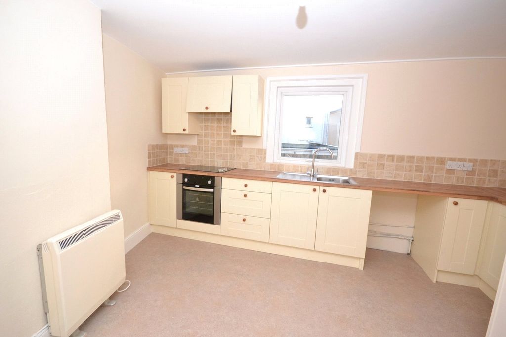 Property photo 2 of 8 Kitchen