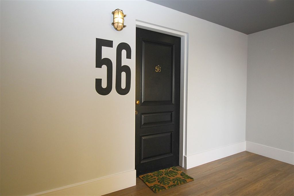 Property photo 1 of 24 Apartment Entrance