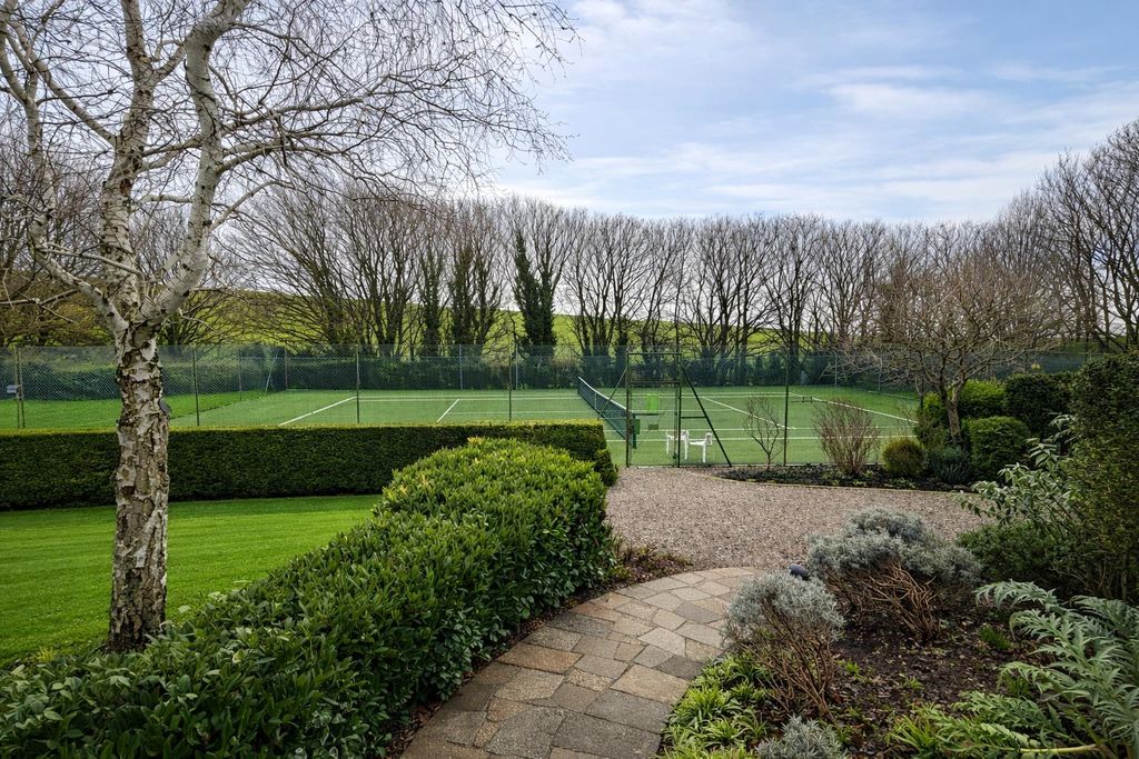 Property photo 2 of 12