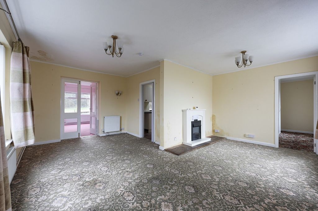 Property photo 2 of 18 4902773