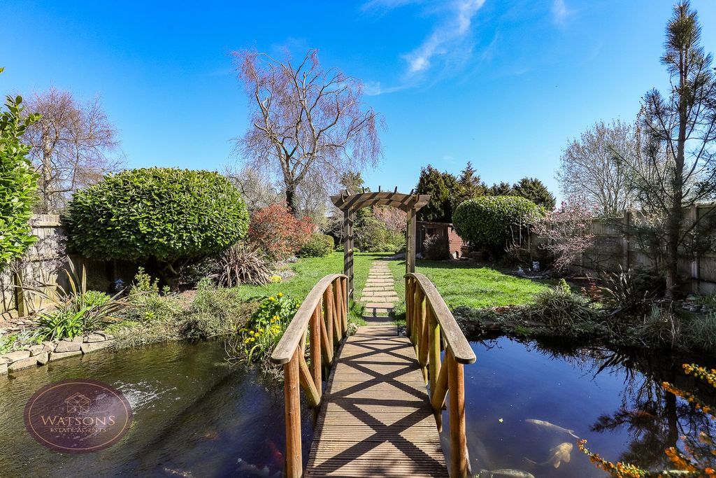 Property photo 2 of 49