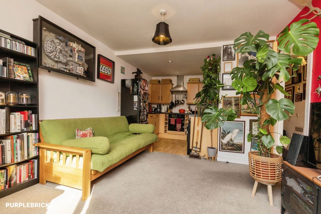 Property photo 2 of 21