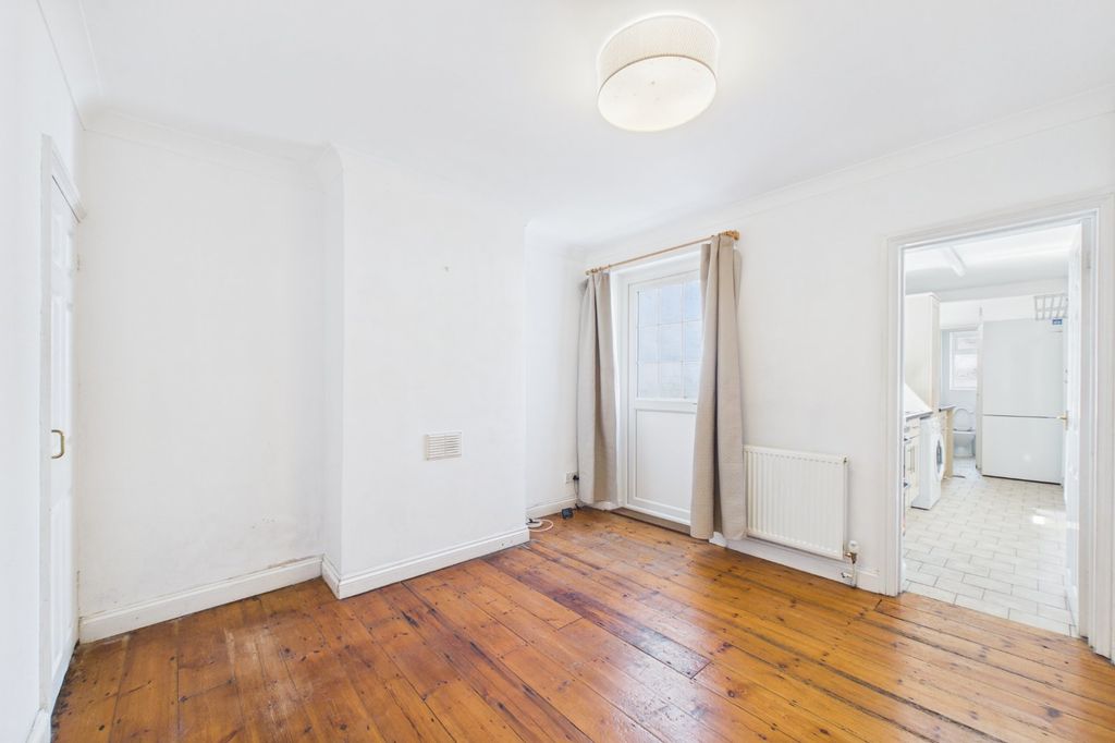 Property photo 3 of 9 Picture No. 04
