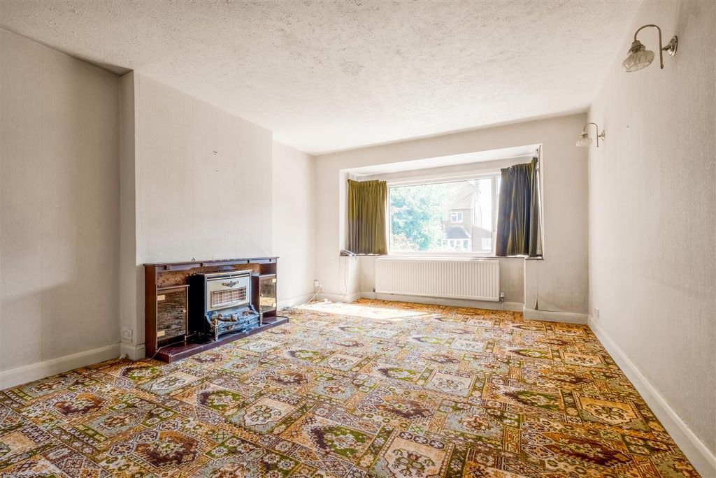 Property photo 3 of 21 3 Court Farm Road-5.Jpg