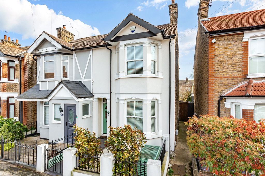 Property photo 1 of 10 Front