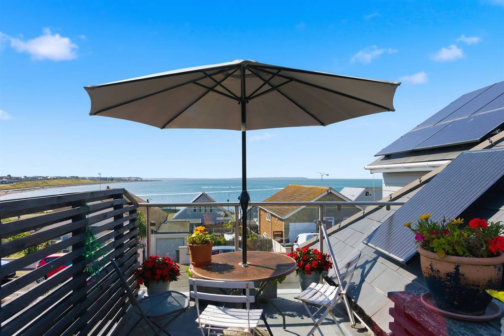 Property photo 3 of 44