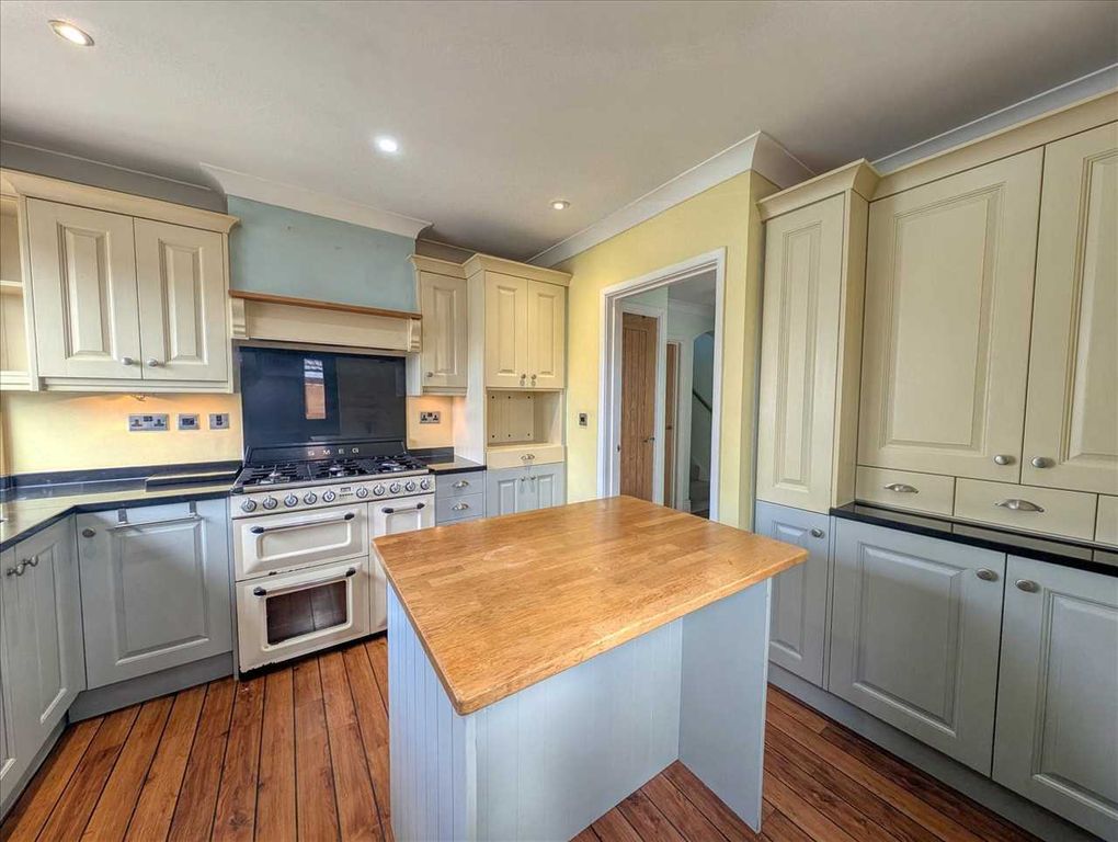 Property photo 2 of 15 Kitchen