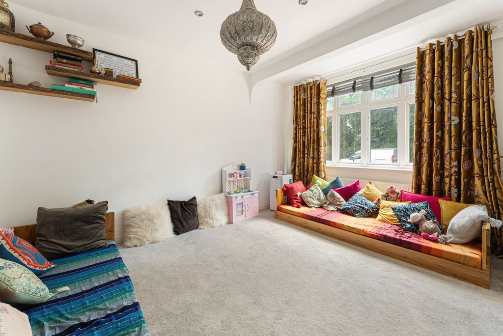 Property photo 2 of 14