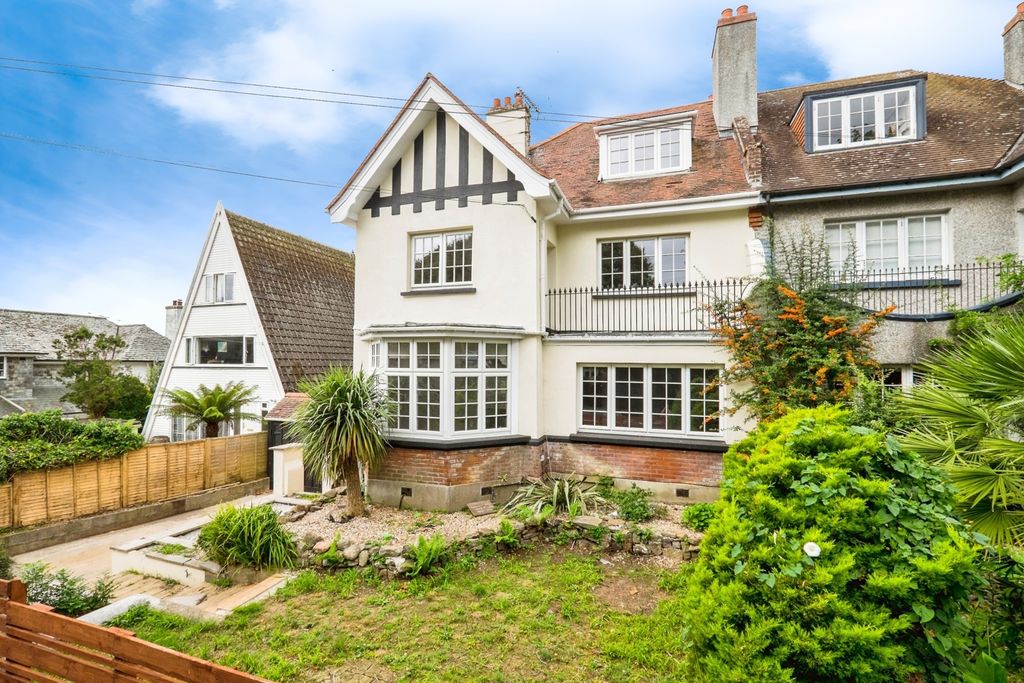 Property photo 2 of 32 Photo