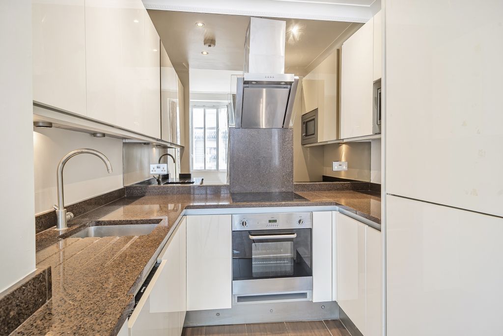 Property photo 2 of 6 Kitchen