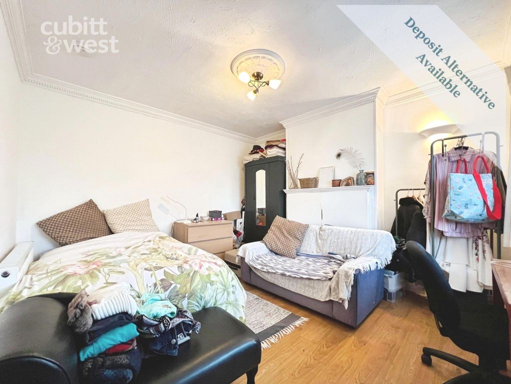 Property photo 3 of 10 Room 1