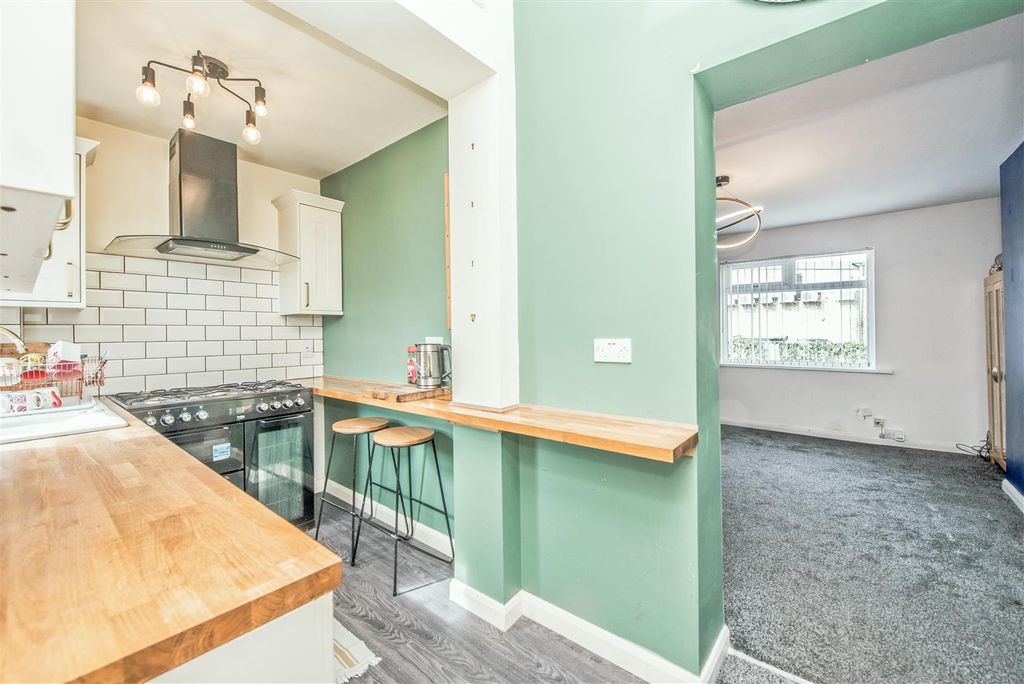 Property photo 3 of 29 Fitted Breakfast Kitchen: