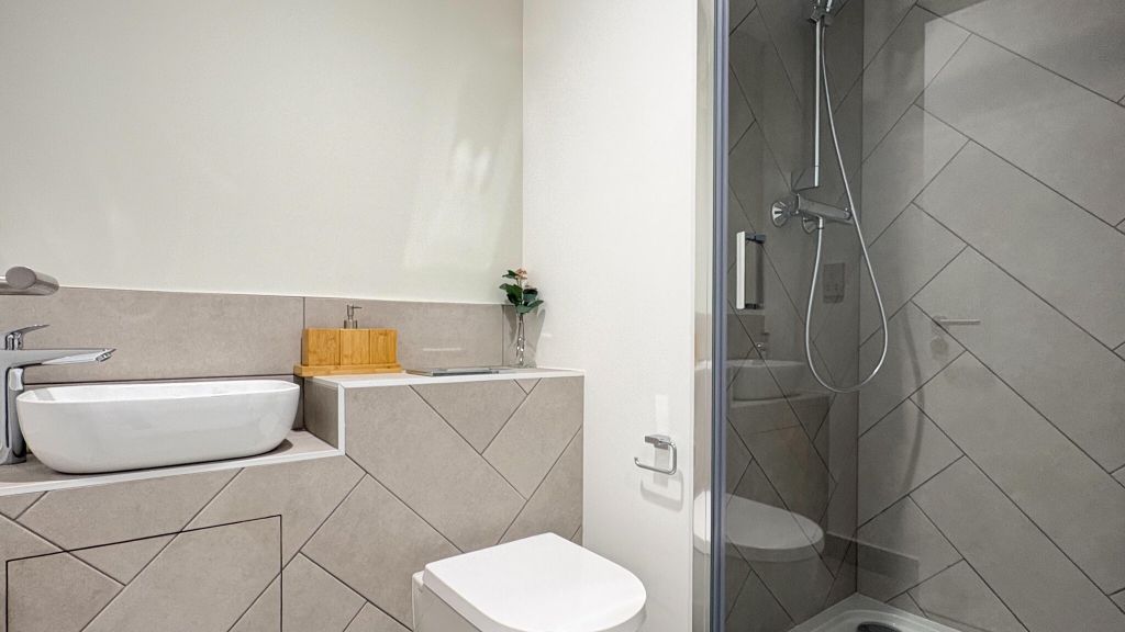 Property photo 3 of 24 Bathroom