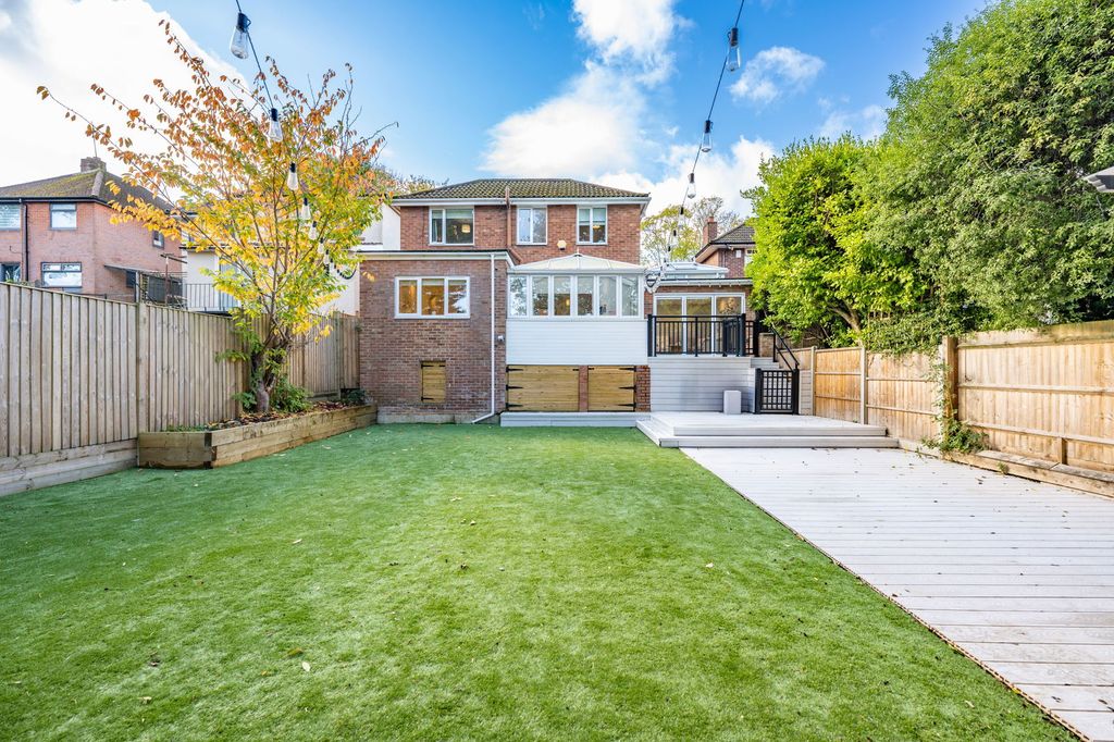 Property photo 2 of 39