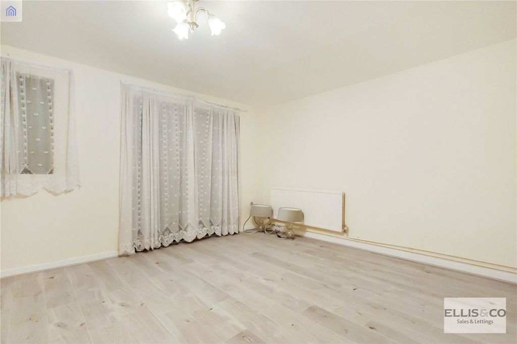 Property photo 3 of 17 Picture No. 06
