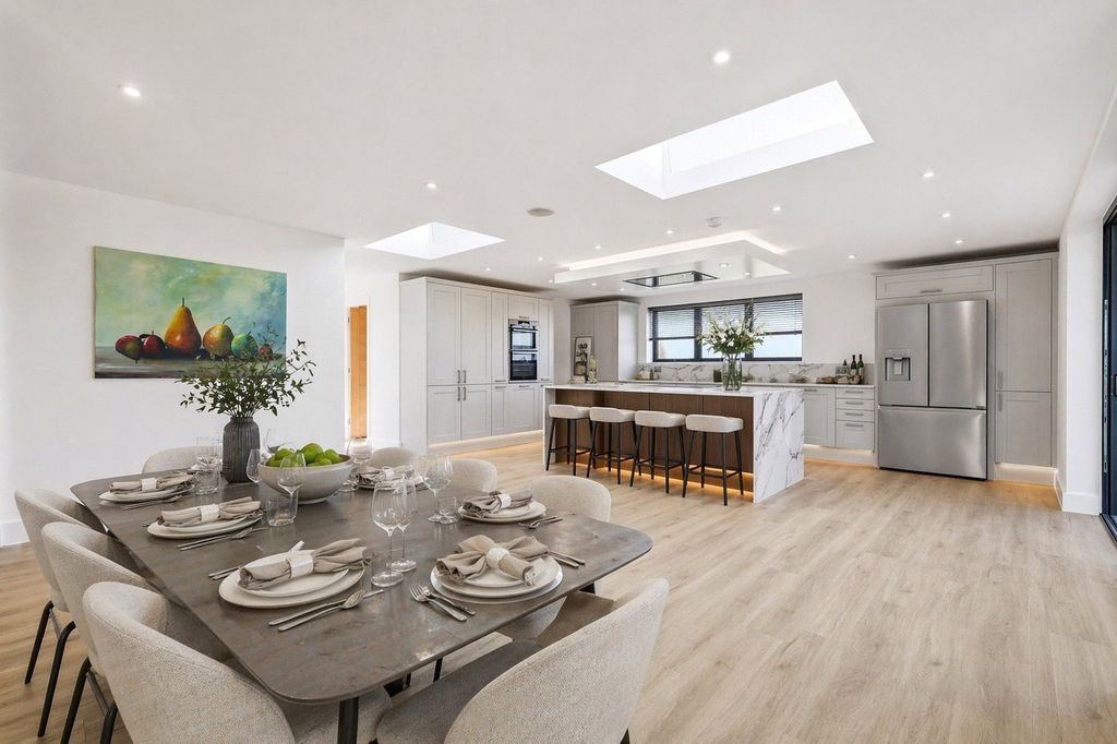 Property photo 3 of 20 Dining