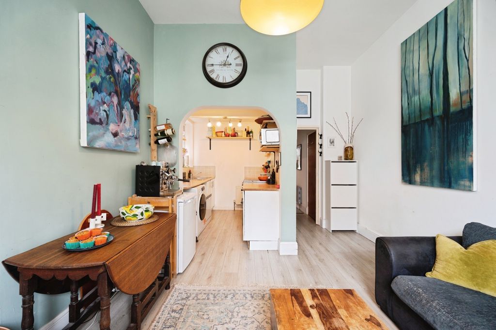 Property photo 3 of 9 Pbox-Img.Jpg