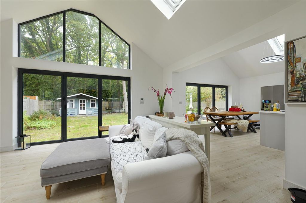 Property photo 2 of 25