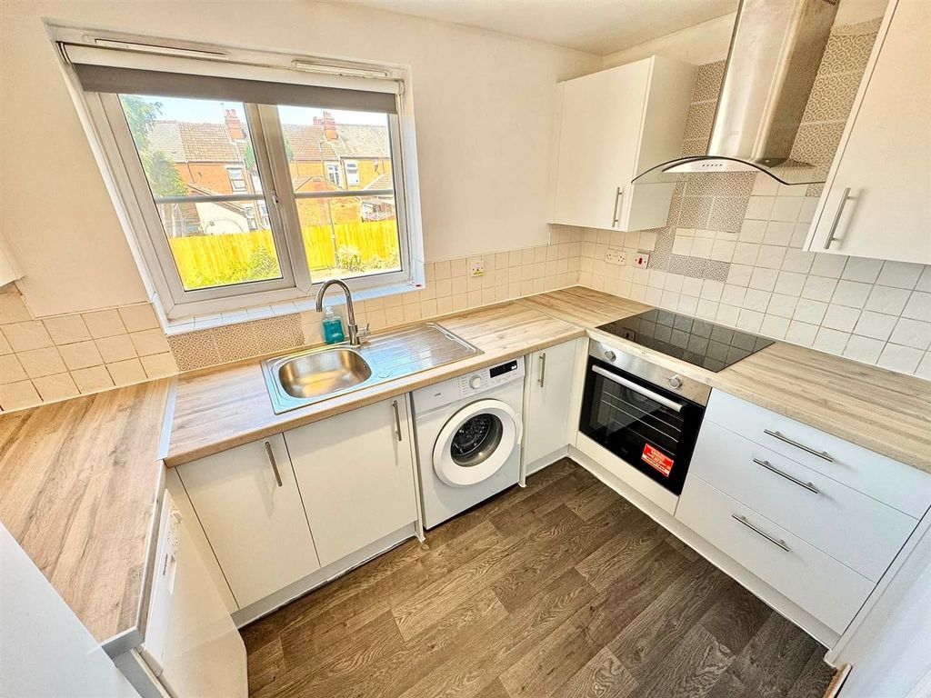 Property photo 3 of 8 Kitchen.Jpg