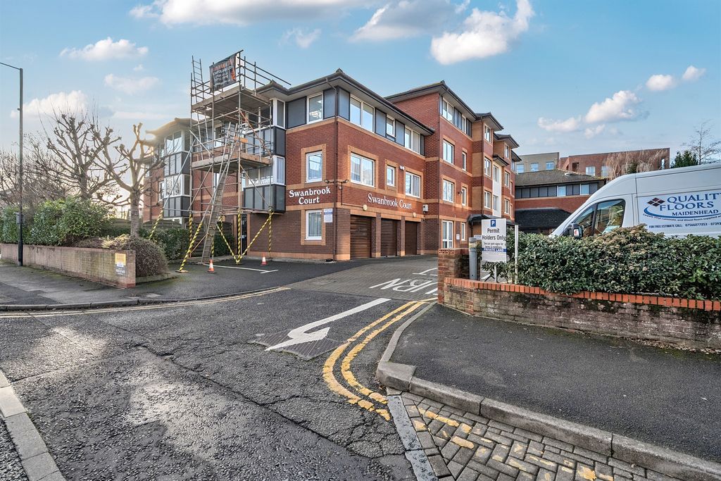 Property photo 1 of 12