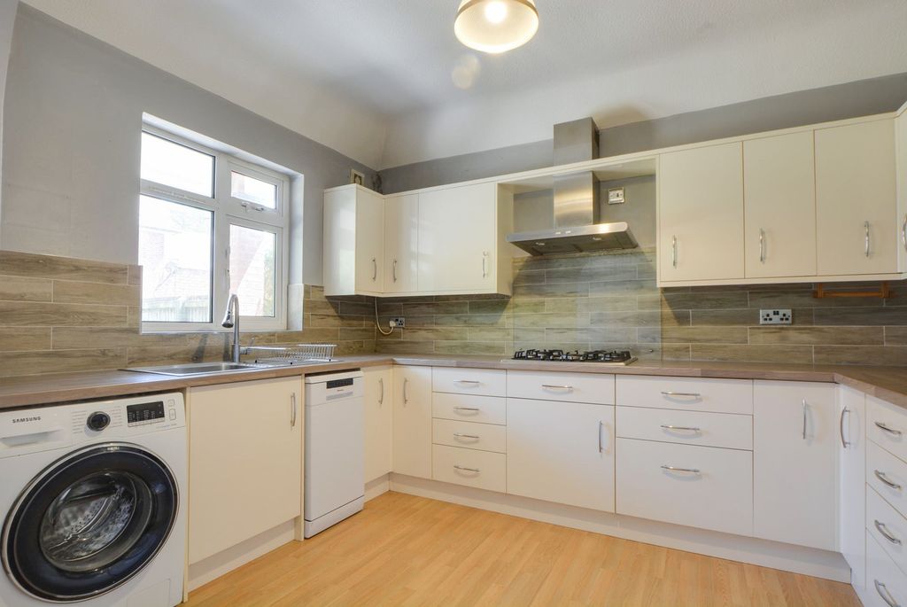 Property photo 2 of 30