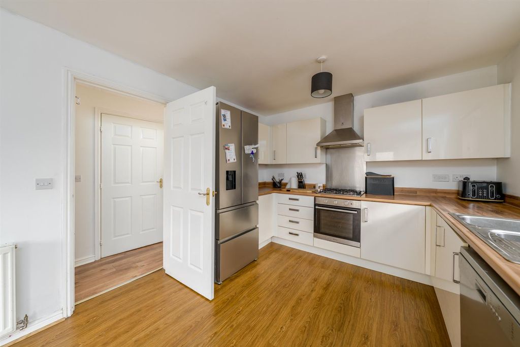 Property photo 2 of 23 1 Queen Elizabeth Drive-07.Jpg