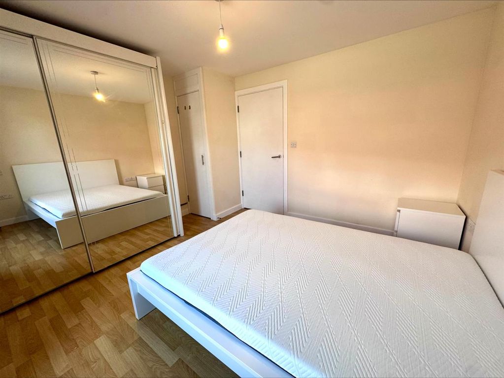 Property photo 2 of 7 Double Bedroom