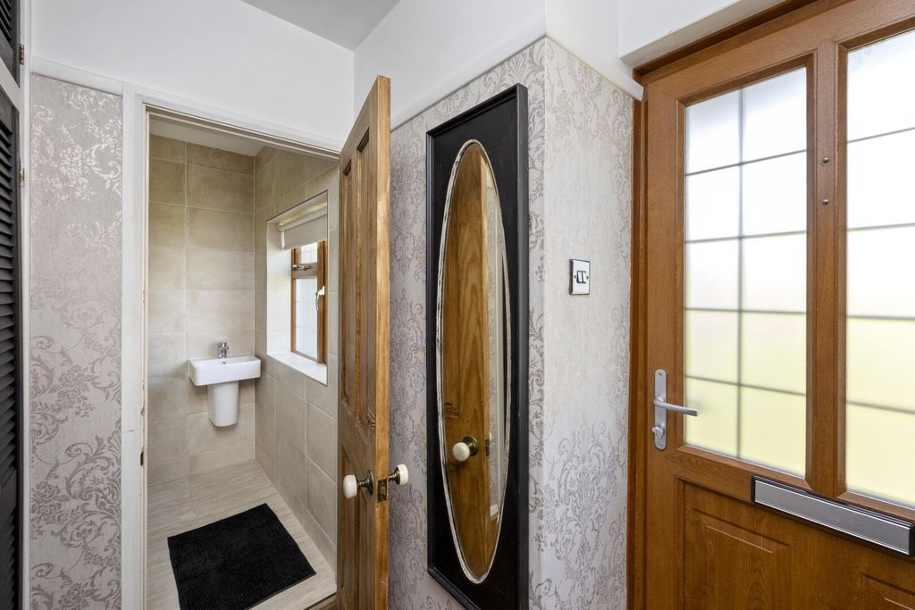 Property photo 3 of 25 Ground Floor Shower Room
