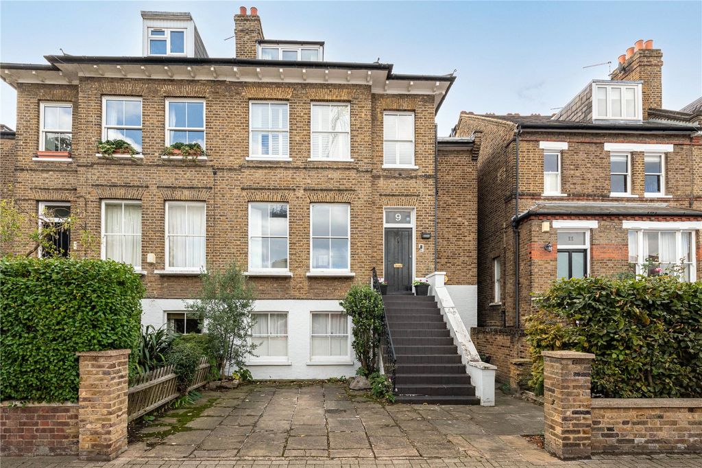 Property photo 1 of 14 Clarendon Drive