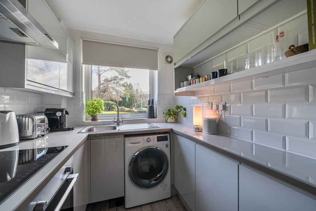 Property photo 3 of 18 1400217-14-696A4c...