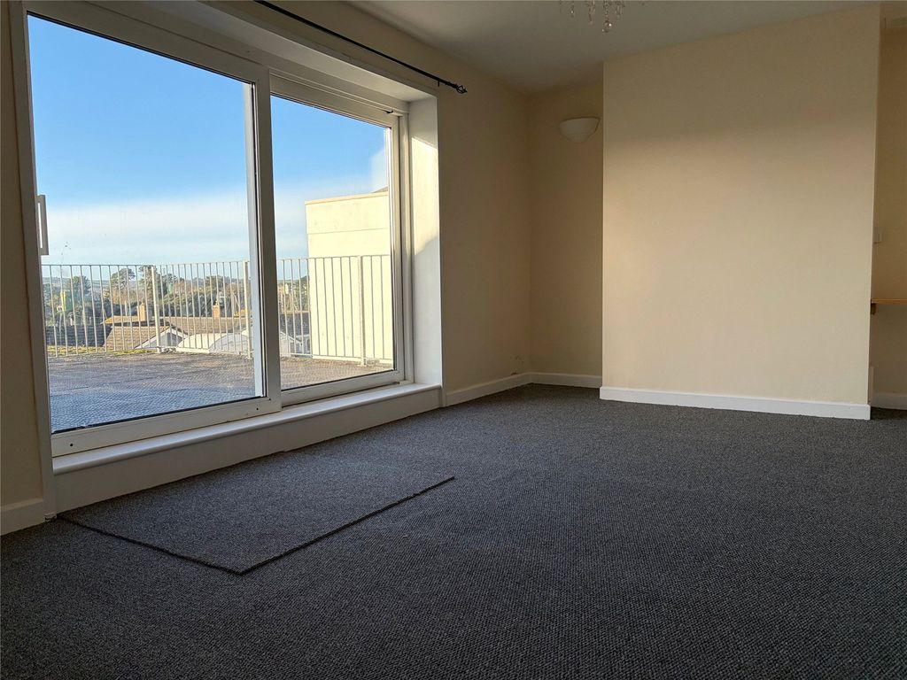 Property photo 3 of 6 Picture No. 05