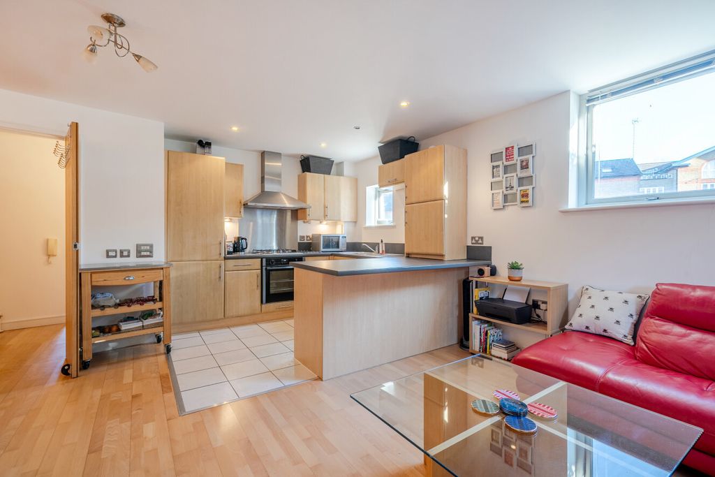 Property photo 3 of 11 1400383-11-69678A...