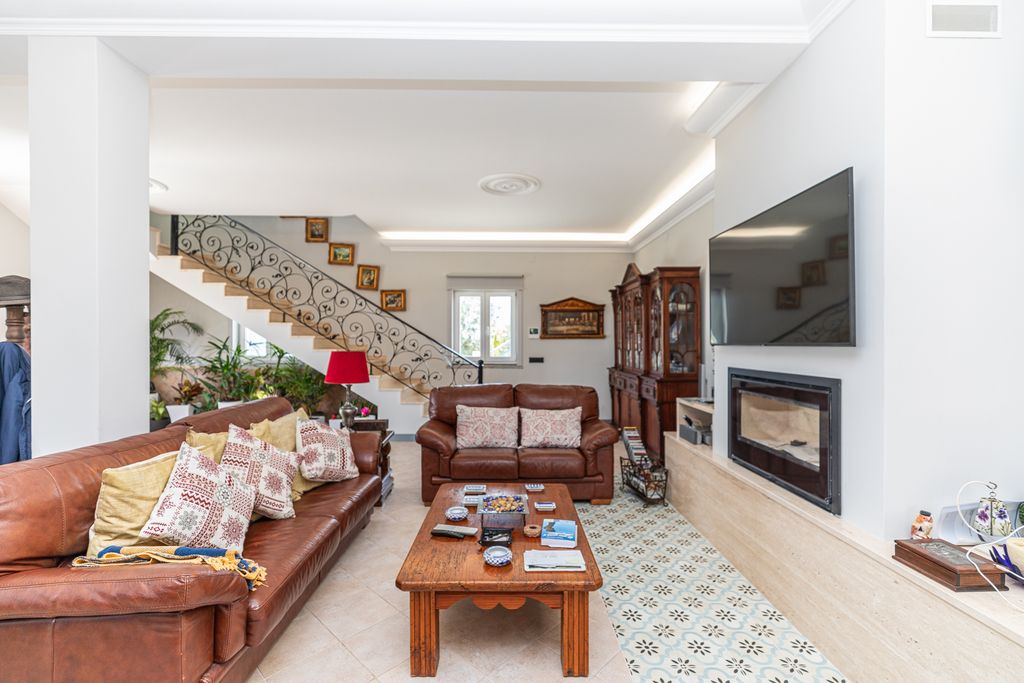 Property photo 2 of 45