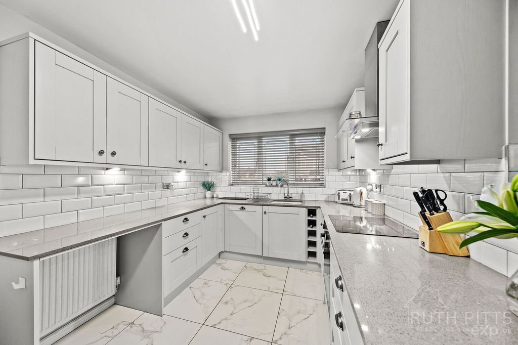 Property photo 3 of 31