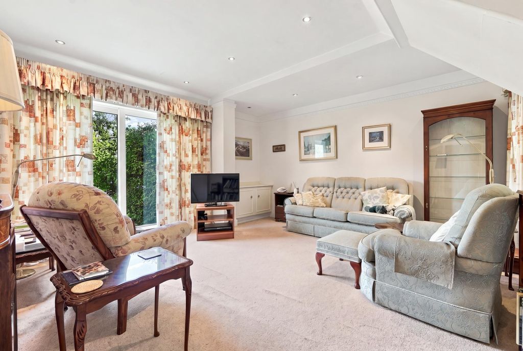 Property photo 3 of 26 5565093